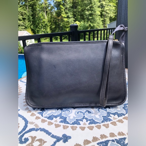 Vintage coach slim clutch standard  #9560 black leather in excellent condition - Picture 1 of 14